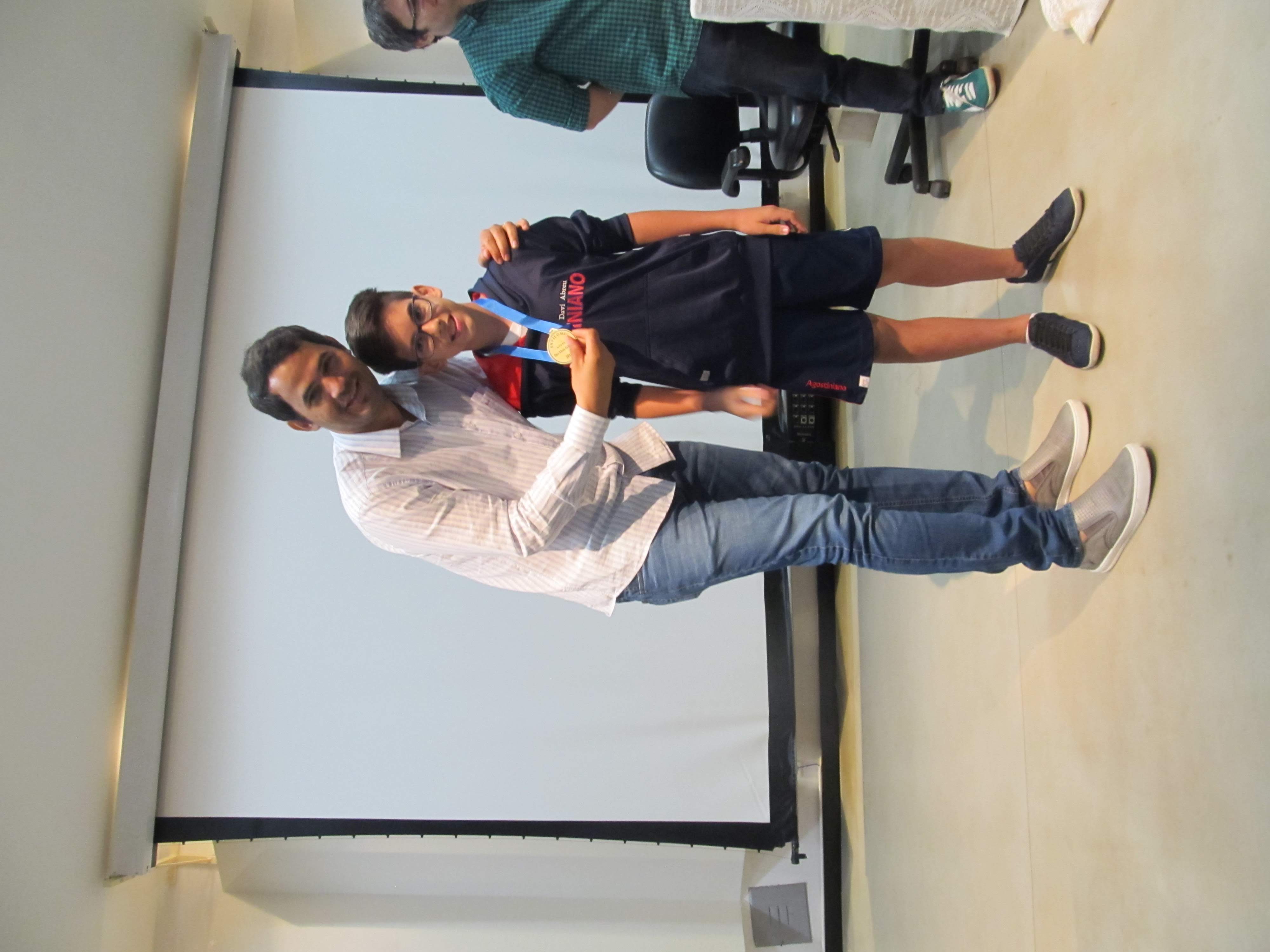 Davi receiving the OMEG gold medal